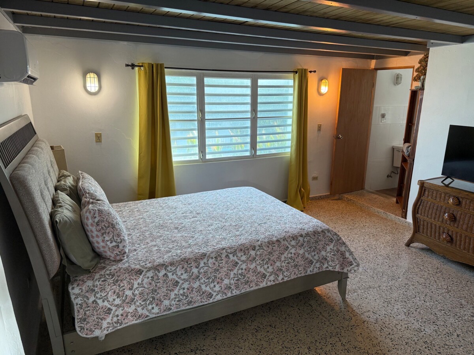Queen bedroom